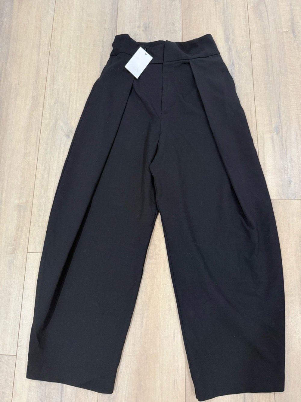 Zara Black Wide-Leg Pleated Trousers